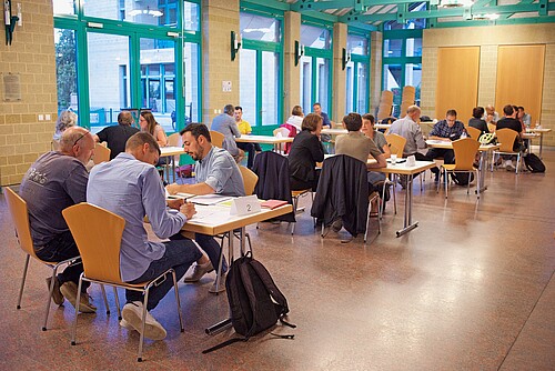 Speed-dating entre propriétaires (ou copropriétaires) et professionnels de la rénovation dans la commune genevoise de Confignon.