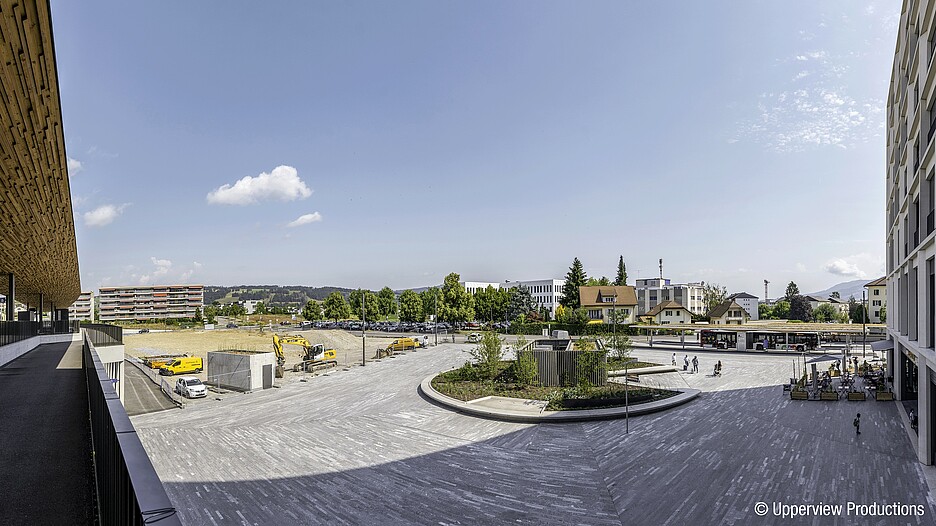 Illustration 2: La vue sur la place de la gare de Bulle à partir de la voie verte.