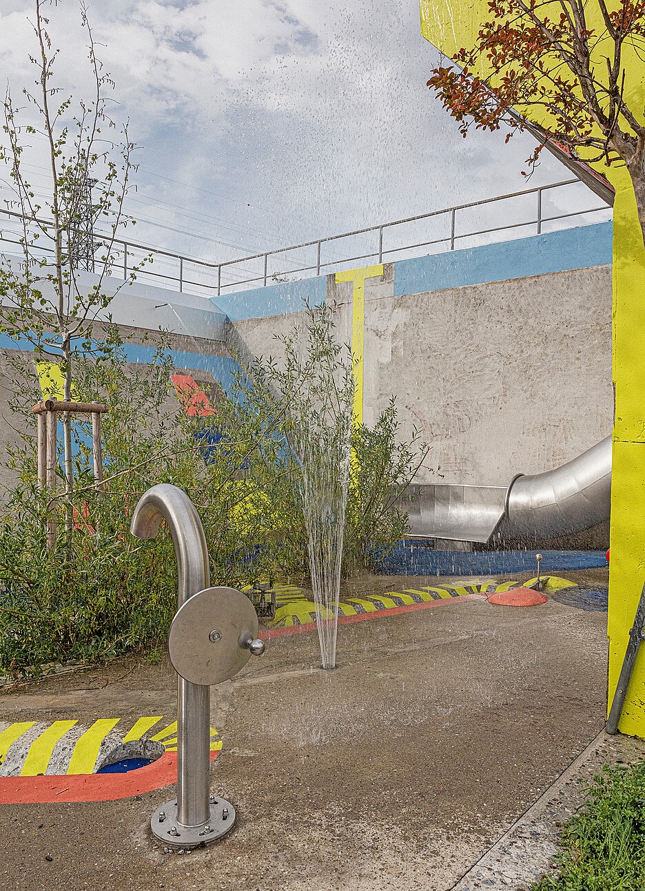 La végétation et les jeux d’eau apportent de la fraîcheur dans cet univers en minéral.