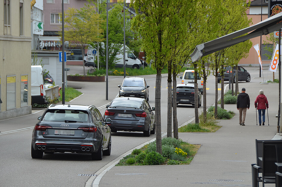 Des bordures végétalisées et des îlots d’arbres: Uzwil a déjà mis en œuvre de nombreux projets.
