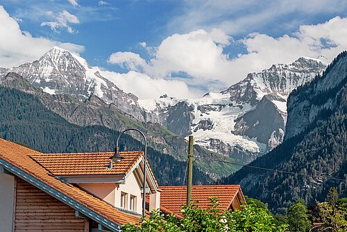 La vue depuis Wilderswil (BE) sur les sommets bernois est très appréciée.