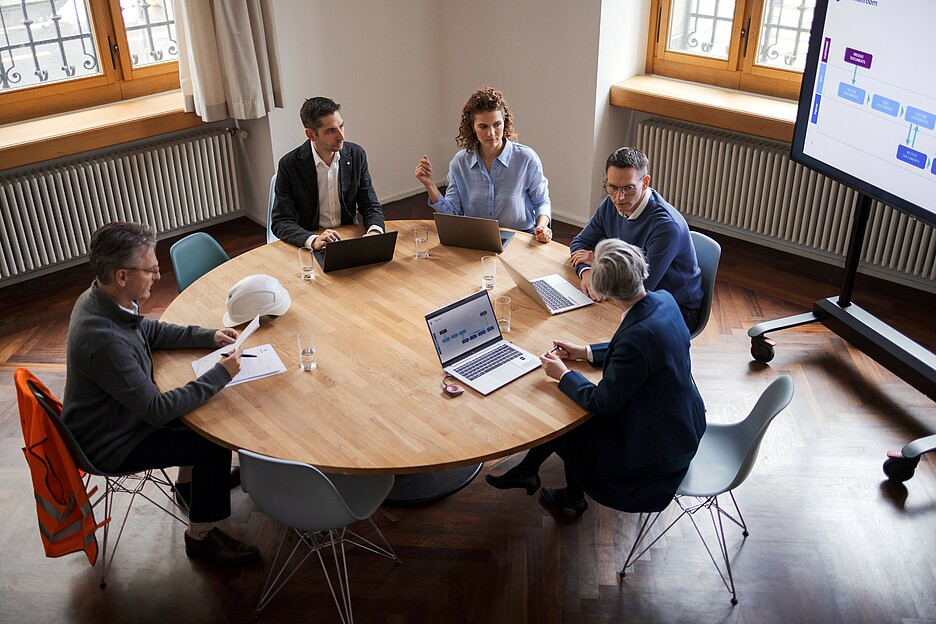 Pour développer son réseau de fibre optique, Swisscom mise sur des partenariats locaux.