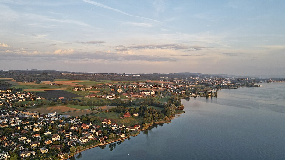 Vue sur Münsterlingen au bord du lac de Constance.