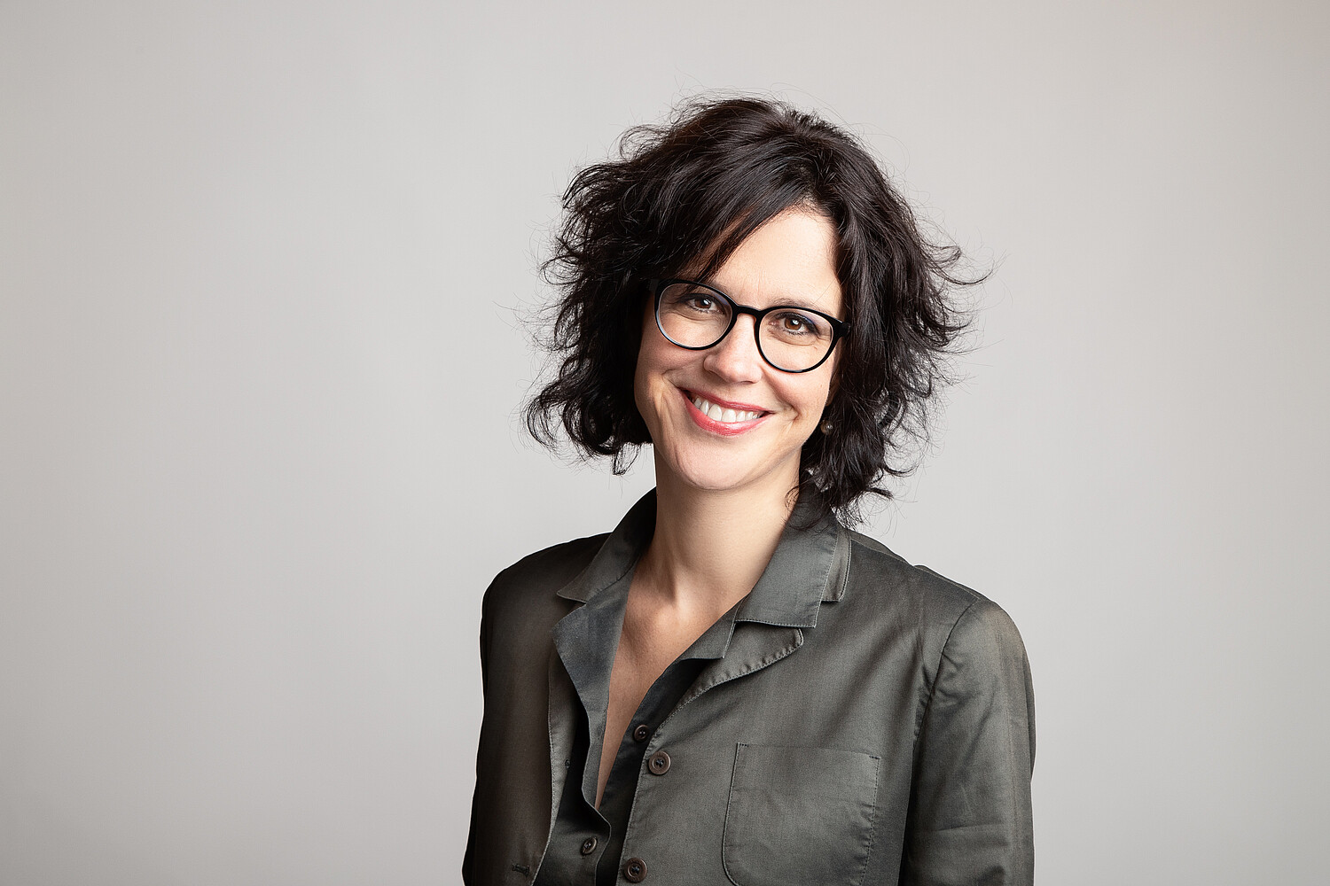 Christelle Luisier invite les femmes à se lancer: être ouvertes aux opportunités, savoir construire sur la confiance qu’apporte un parti et se faire confiance.