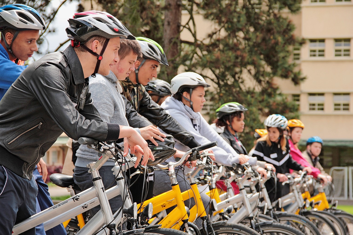Les enfants et les jeunes doivent se rendre à l’école à vélo – de plus en plus d’initiatives militent en ce sens.